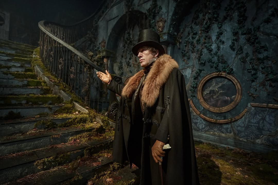 Del Toro opted for a “hand-crafted, epic-scale” set design instead of relying solely on CGI (Photos: Netflix)