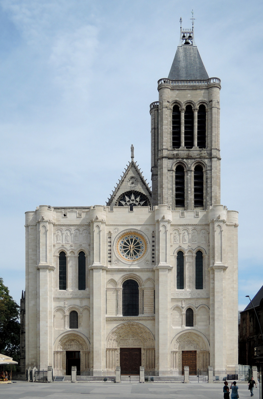 The renovation of the Basilica of Saint-Denis around 1144 was often regarded as the dawn of the Gothic style (Photo: WikiCommons)