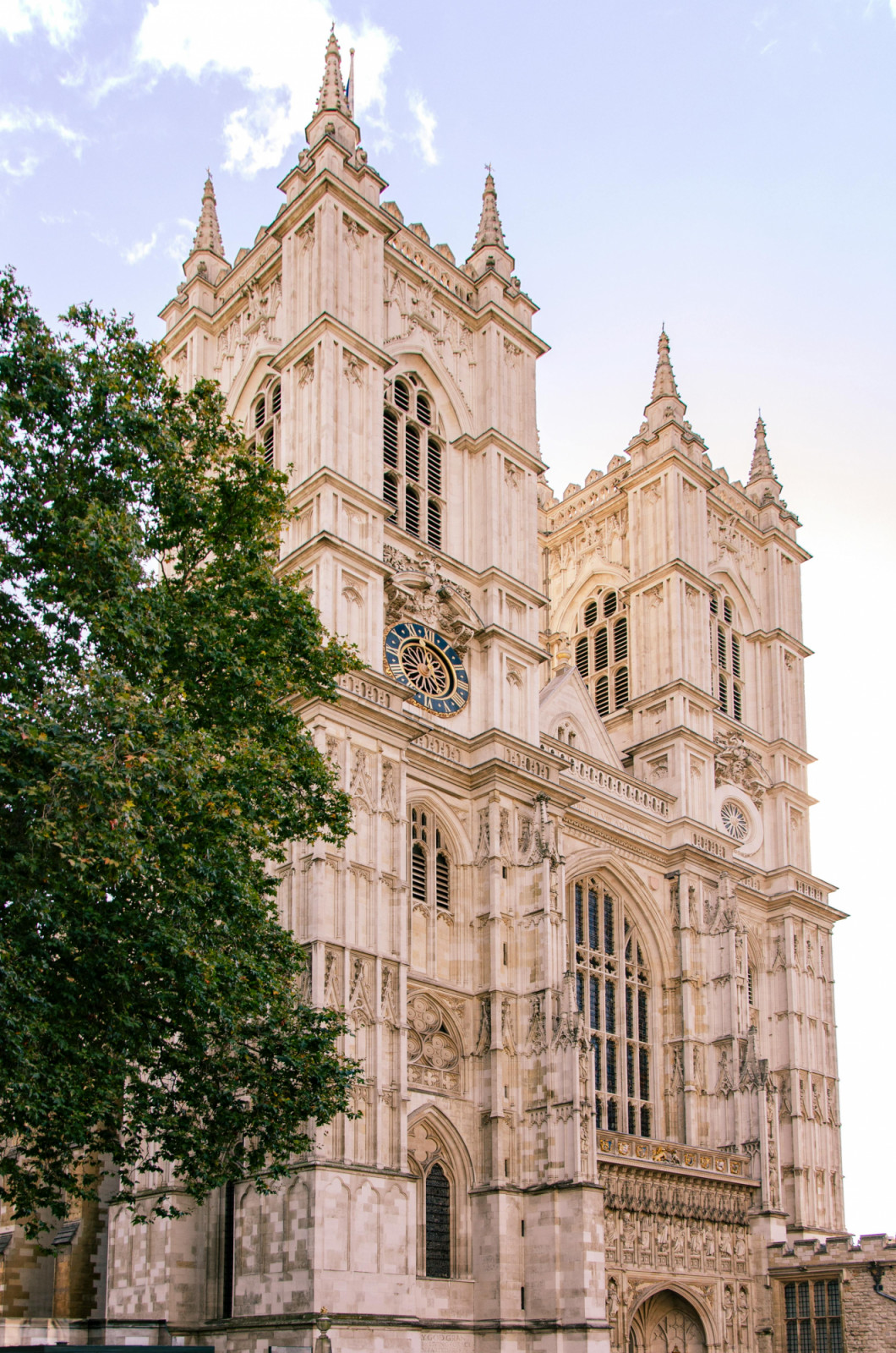 The Perpendicular Gothic intricacies of Westminster Abbey, England (Photo: Pexels)