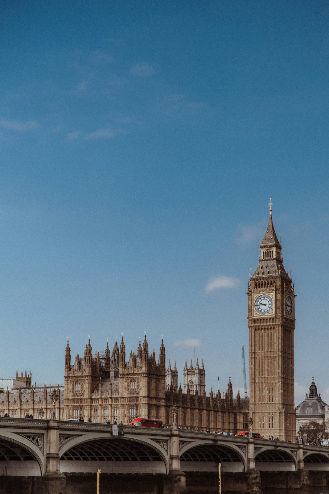 Palace of Westminster in London combines High Victorian Gothic ideals with industrial precision (Photo: Pexels)