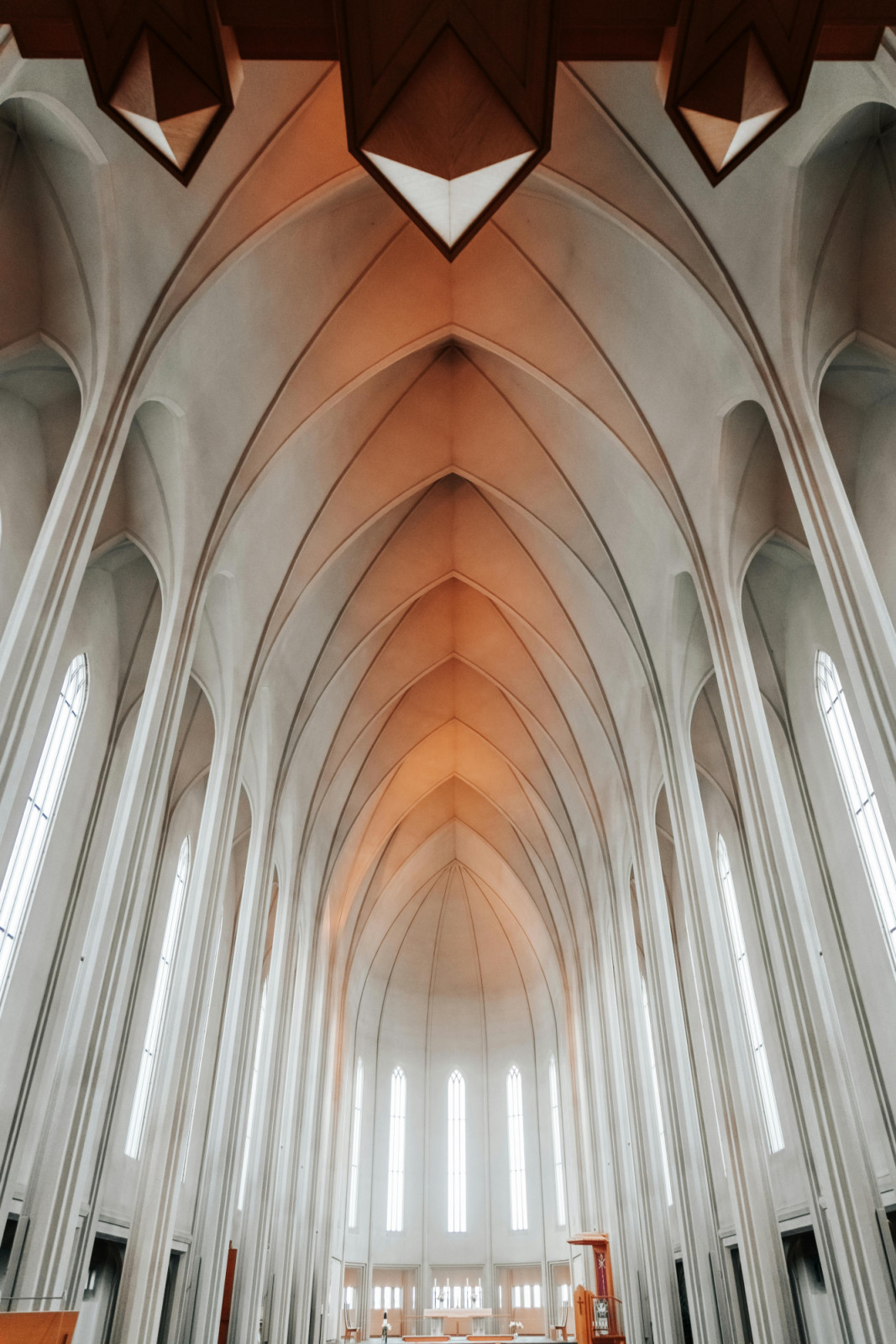 The soaring ribbed vaults in Hallgrímskirkja Church, Reykjavík (Photo: Pexels)