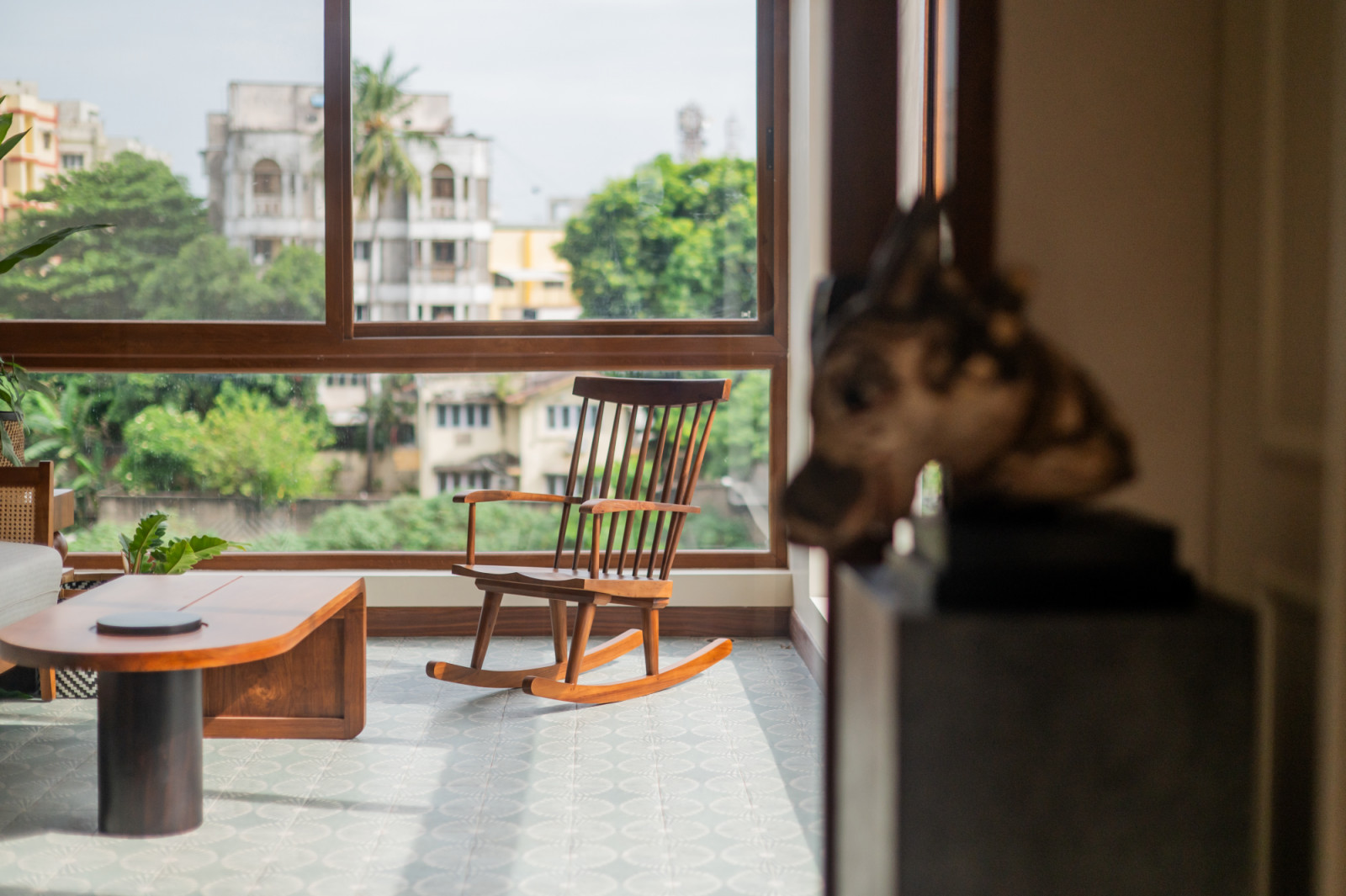 A seamless flow between the indoors and the outdoors in a Chennai, India home designed by Abhinaya Rangarajan of Coexist Architecture
