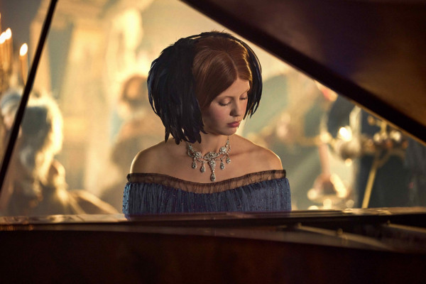 Mia Goth, who portrays Elizabeth in Netflix’s ‘Frankenstein,’ wears the Tiffany & Co. Wade necklace from 1900