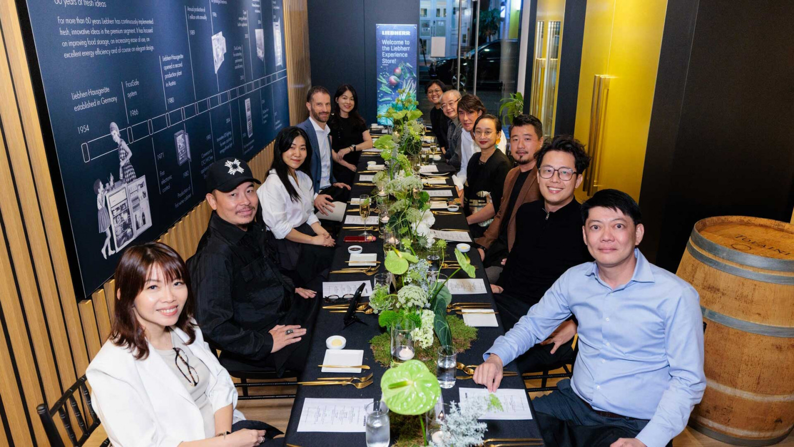 Tatler Homes Singapore hosted an intimate dinner celebrating the art of craftsmanship at the Liebherr showroom. (Clockwise from bottom left) Kat Tan, Keat Ong, Asami Takahashi, Gian Paolo Glueckler, Sarah Tham, Alam Mulyana, Koh Choon Ngee, Peter Tay, Asih Jenie, Tan Yue Wei, Chio Wen Tian, Kenneth Goh