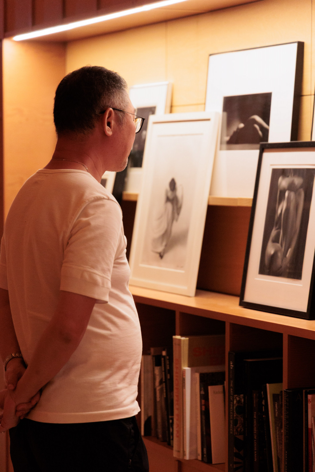 David Lai, formerly a student of fine arts and art history, quietly admiring the works on display at Shishi-Iwa House