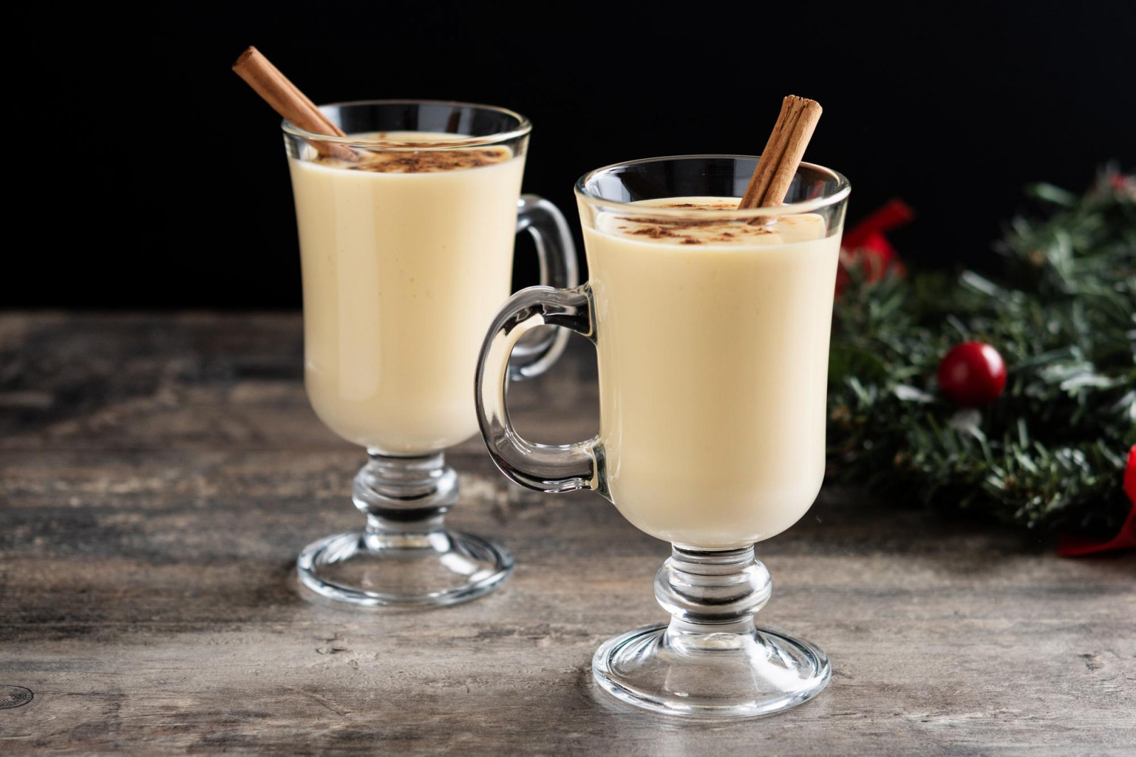 A creamy descendant of medieval posset, eggnog blends eggs, milk and spirits into a rich holiday staple (Photo: Chandlervid85/Freepik)