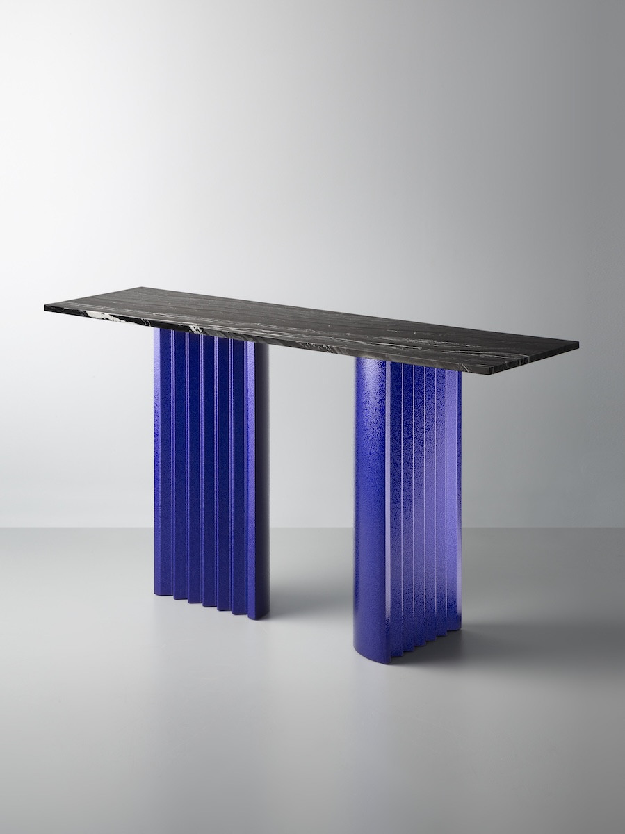 A sculptural table with bases that echo the geometry of Daum’s Zigzag collection