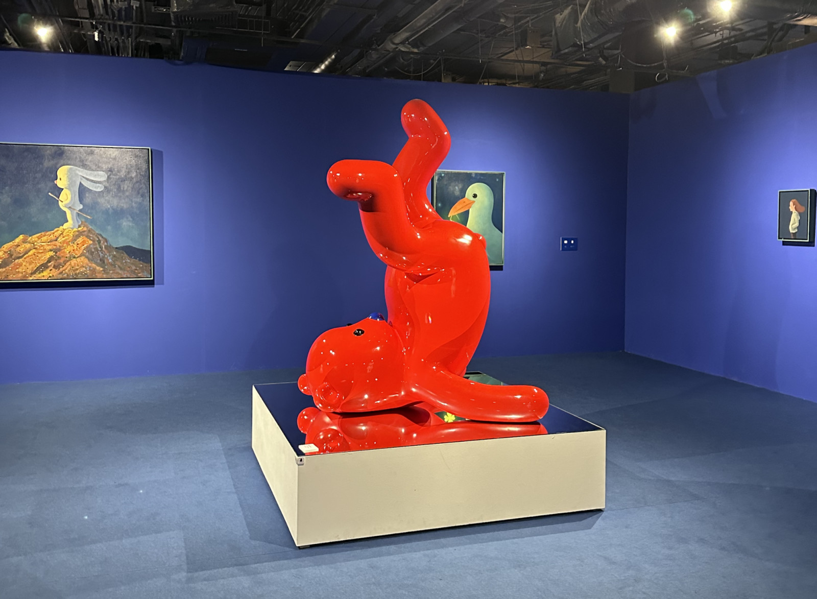 Research shows that spending time in art galleries can lower stress, support immune function and promote overall wellbeing (Photo: Chonx Tibajia)