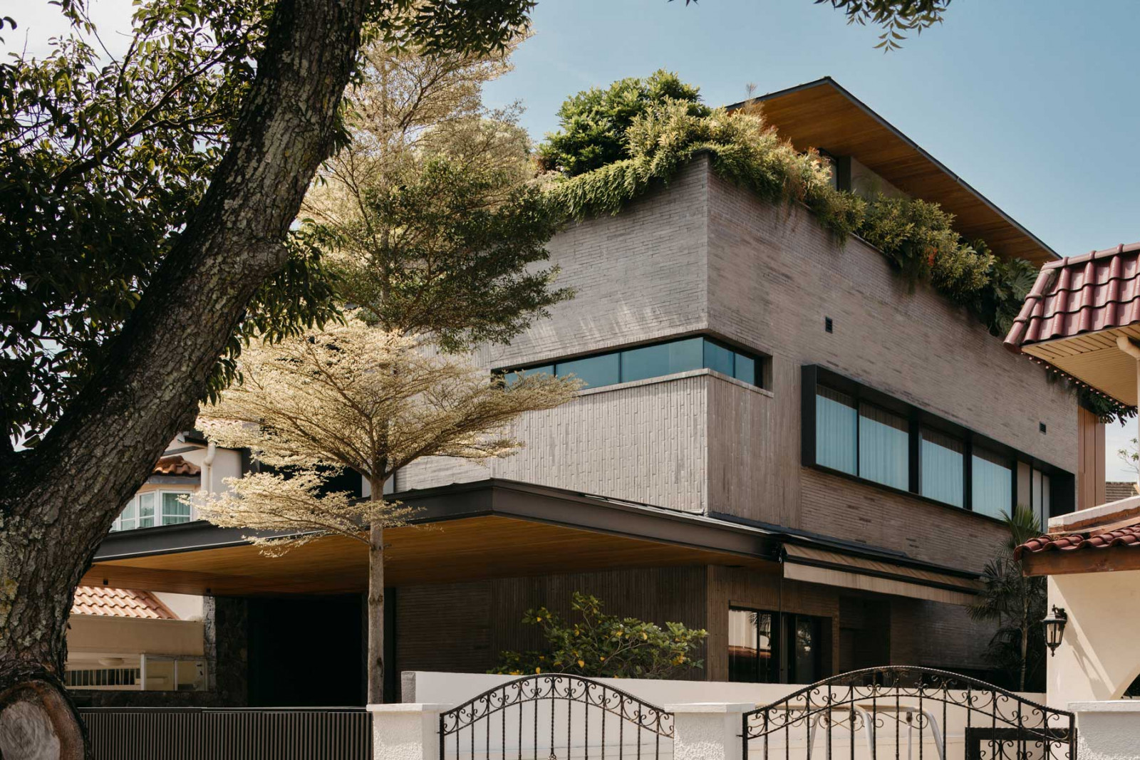 The home’s tectonic facade by 4Plus8 for Armo Design Studio