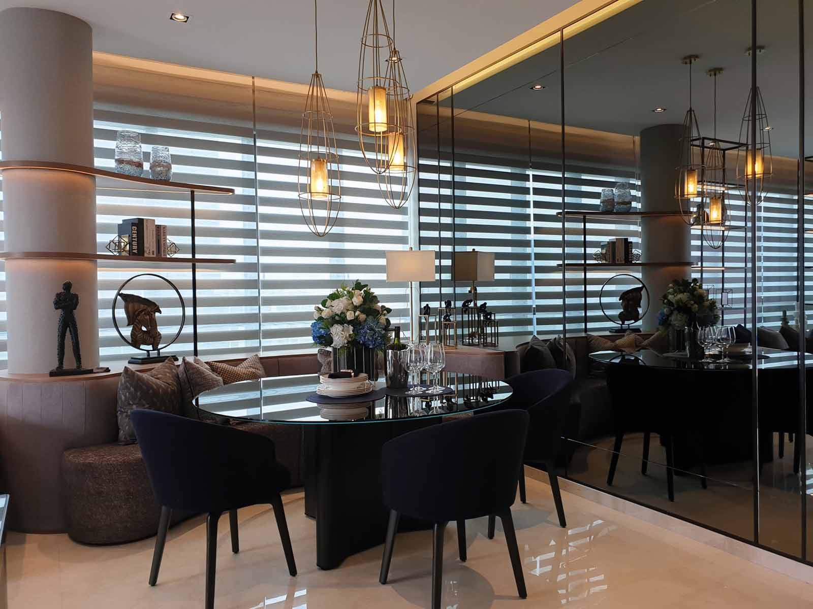 This moody dining room is another result of the collaboration between SuMisura and Minotti