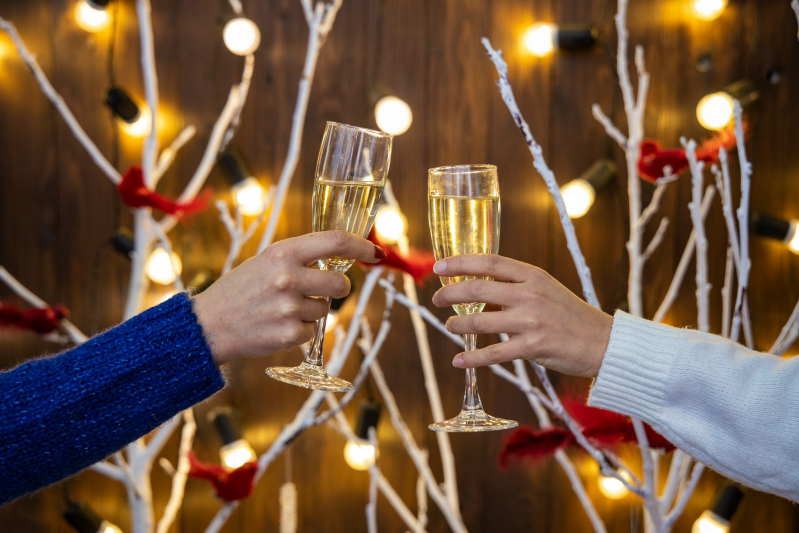 A comfortable guest is one who never has to wonder where to sit, what to do or when the evening begins (Photo: Artem Kniaz/Unsplash)