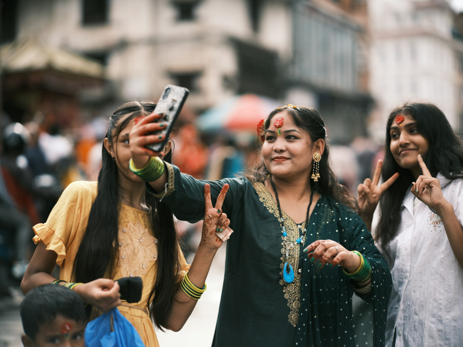The study links lower nature connection to high urbanisation, income and internet use—signs of societies built for efficiency (Photo: Ling Hua/Unsplash)
