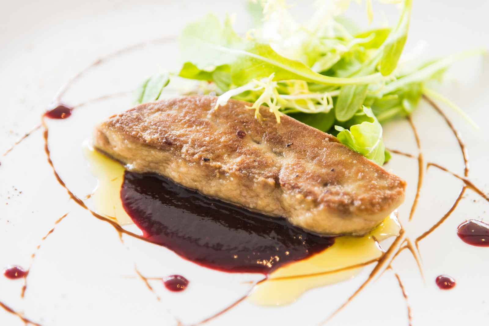 Ancient techniques and aristocratic tradition make foie gras a hallmark luxury food (Photo: Lifeforstock/Freepik)