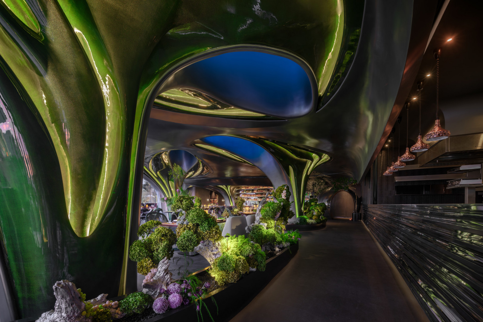 Concealed lighting and acoustic zoning orchestrate the after-dark shift without abrupt contrast