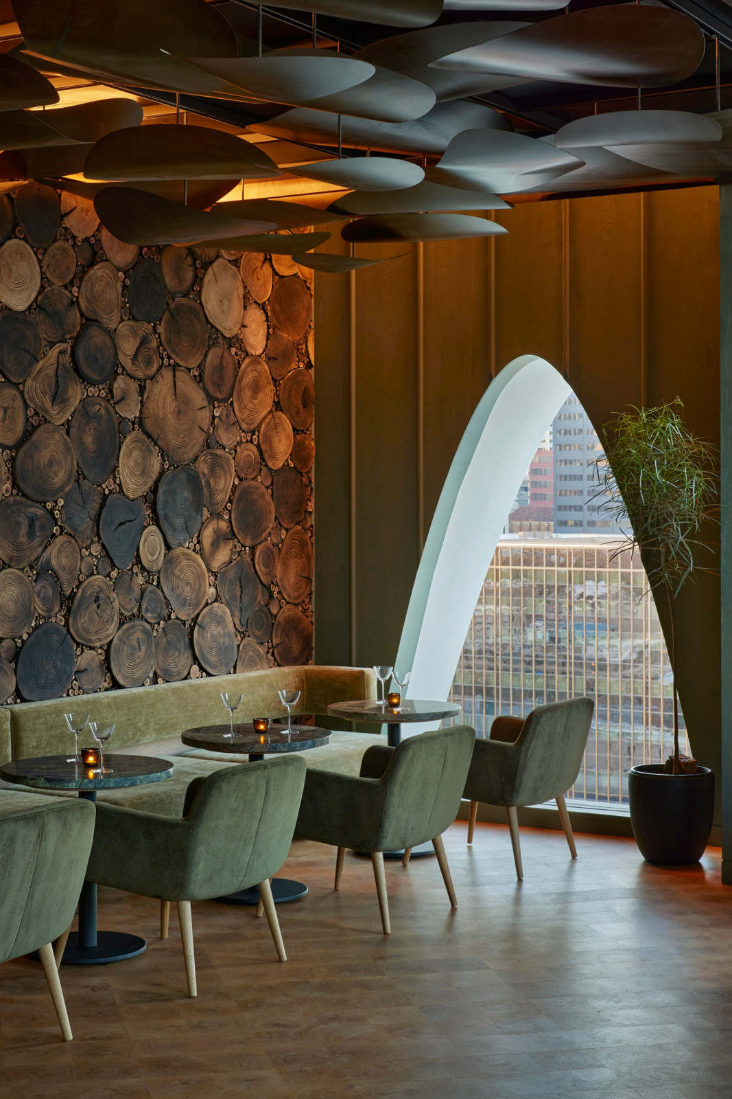 The timber wall with charred and textured finishes echo Stellar Jay’s culinary concept