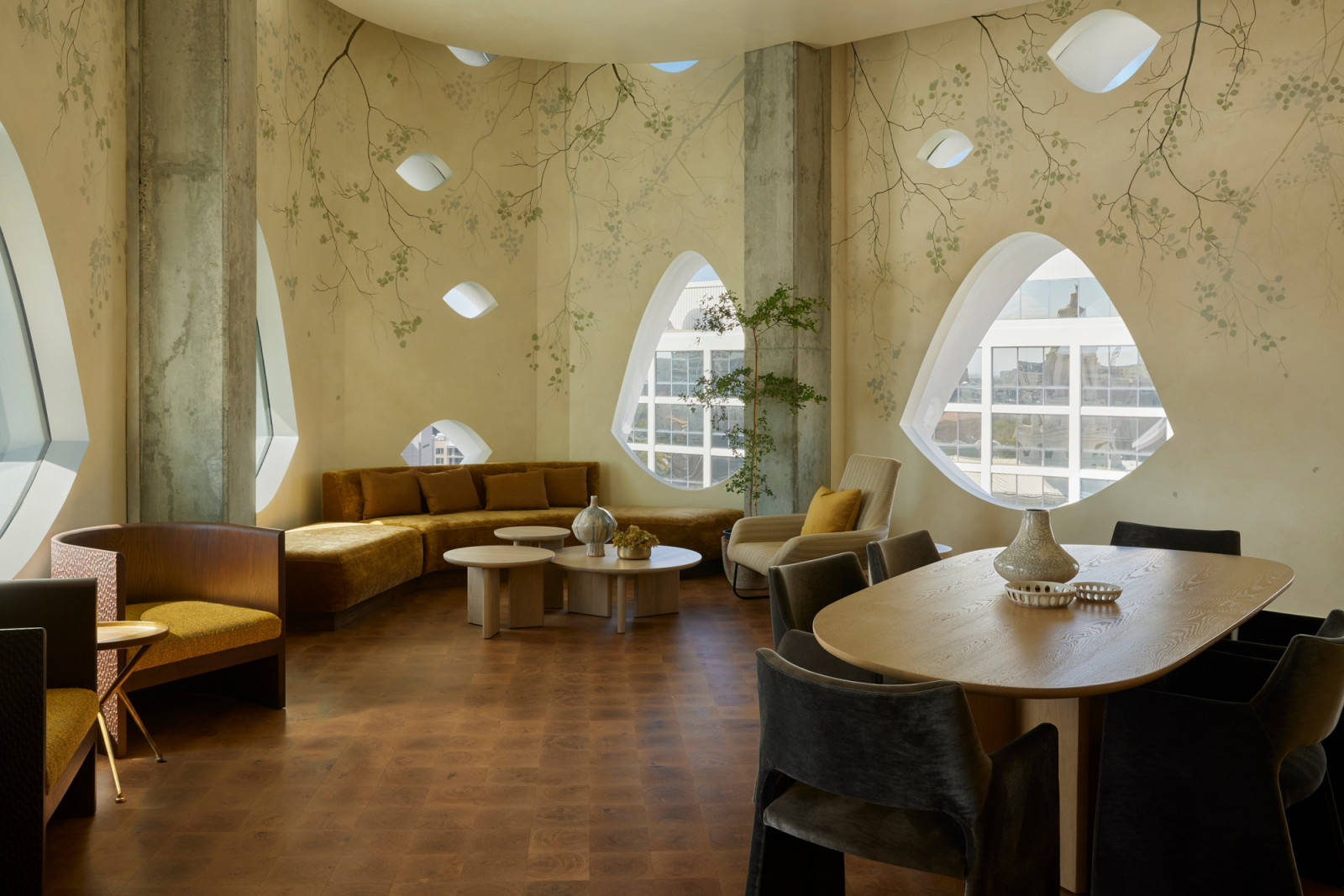 Flexible dining configurations suited to both intimate gatherings and larger parties