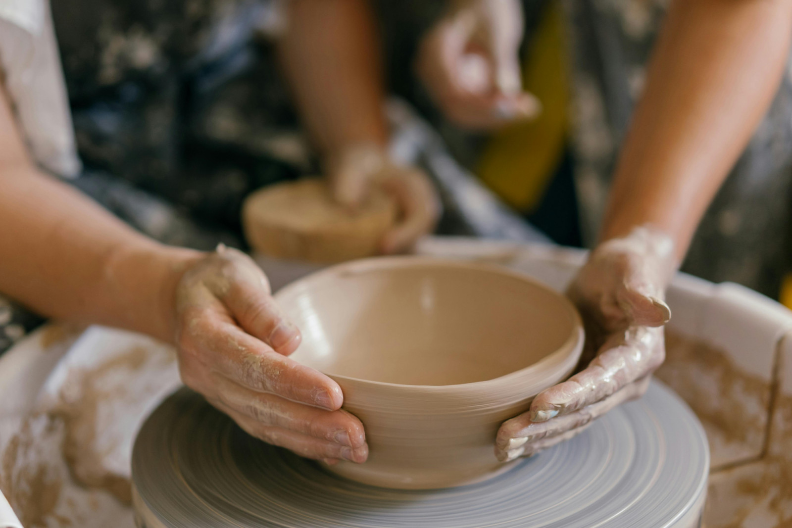 Get crafty with clay and create decorative and functional presents. (Photo: Mikhail Nilov / Pexels)