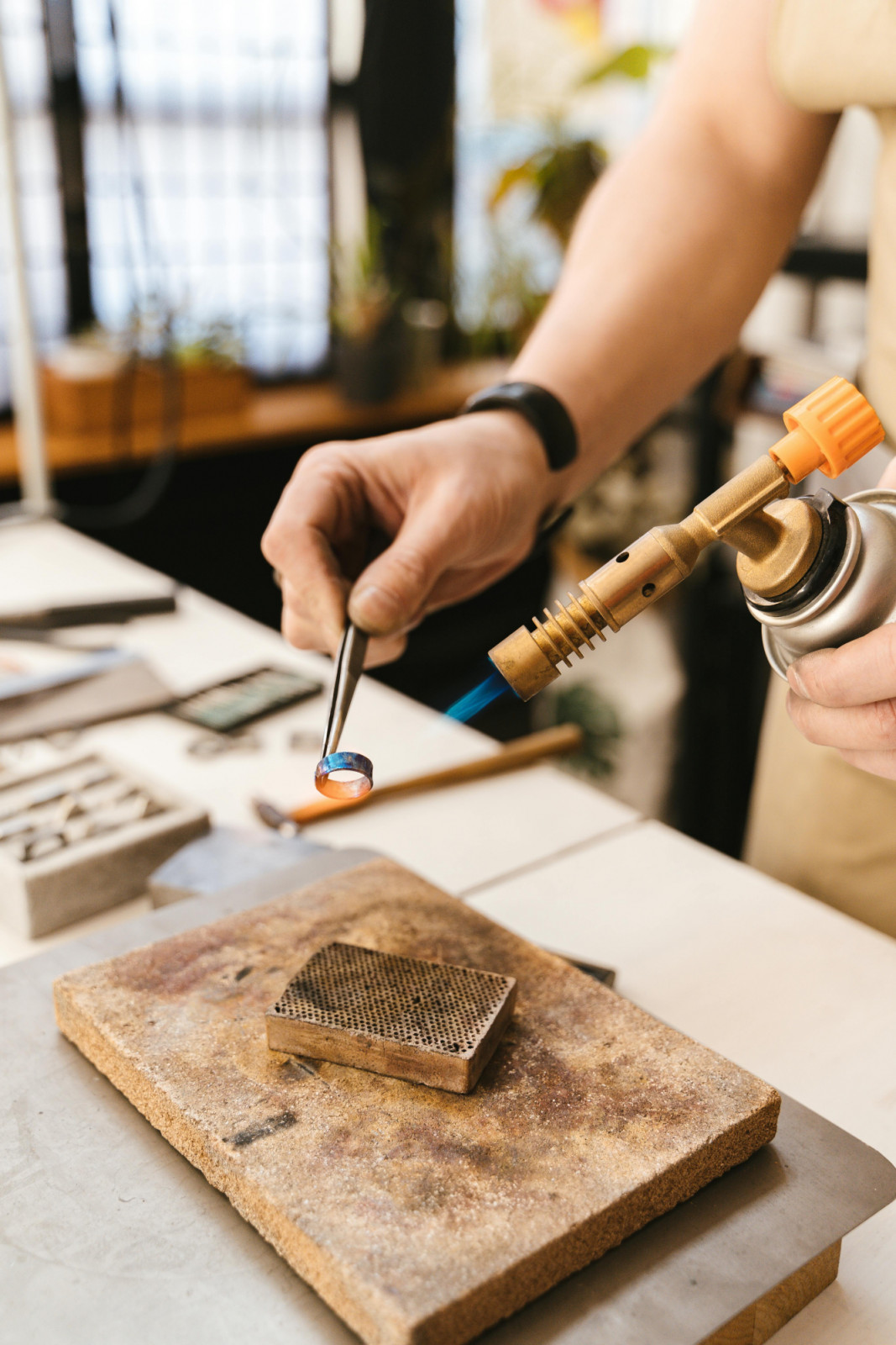 Discover a crafty way to turn precious metals into elegant, personalised jewellery. (Photo: Antoni Shkraba Studio / Pexels)