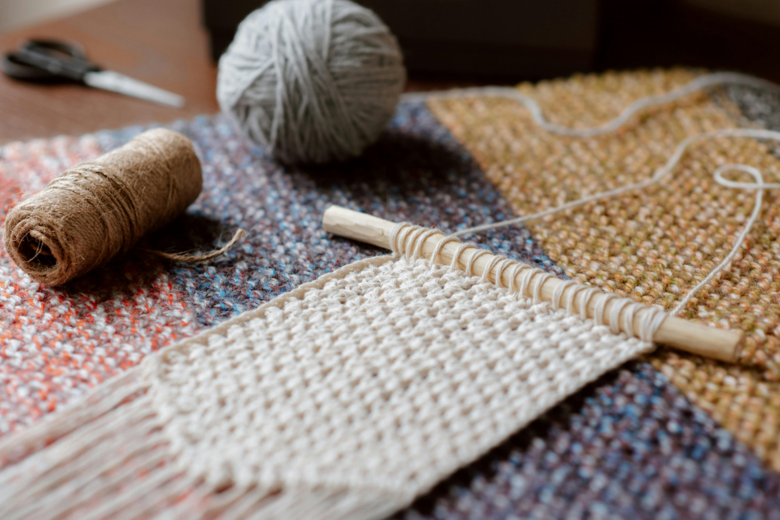 Master crafty knots through a macrame workshop. (Photo: Anete Lusina / Pexels)