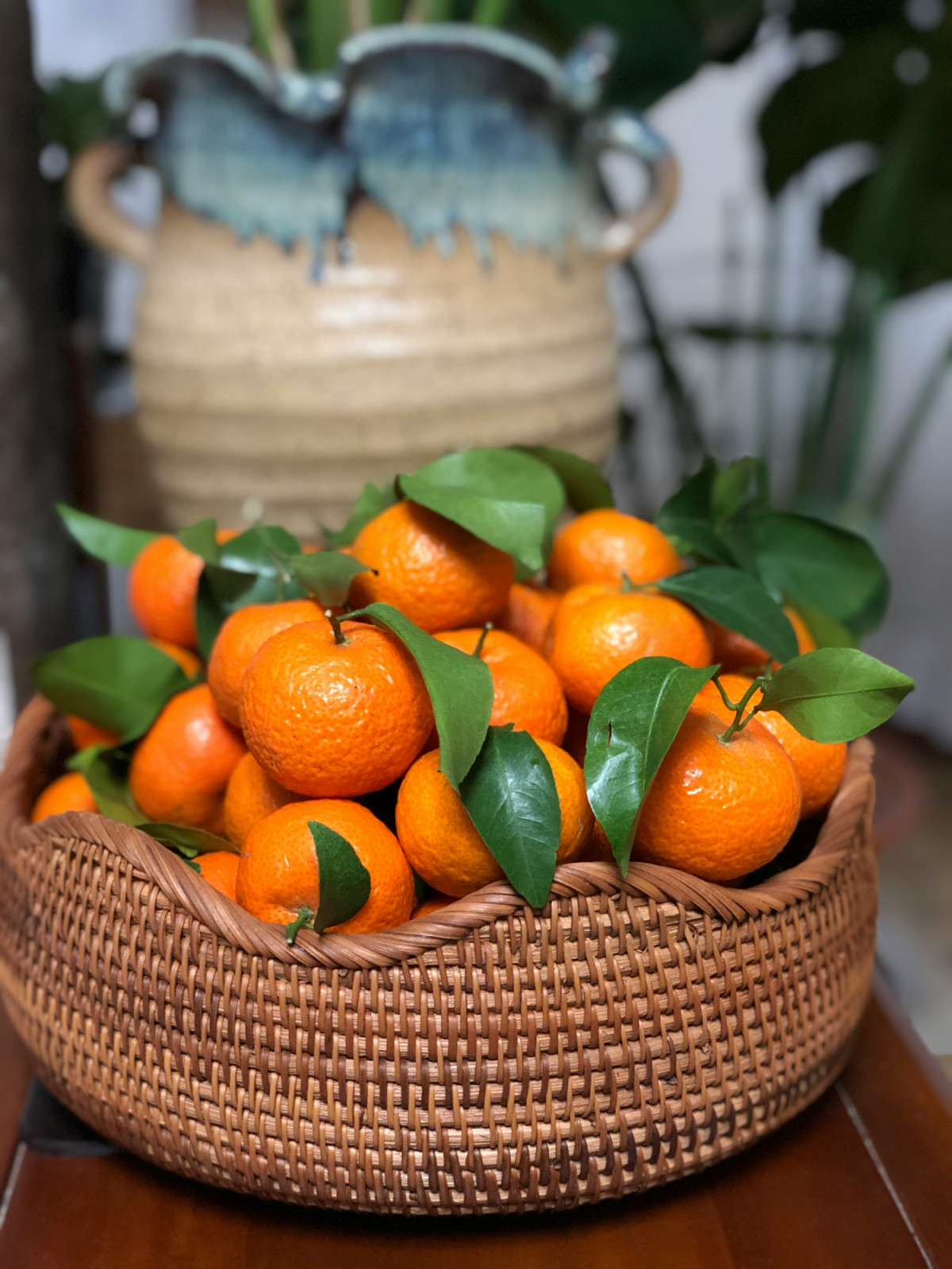 A vibrant fruit basket is a classic gift idea for when you meet the parents. (Photo: Steven Lee / Unsplash)