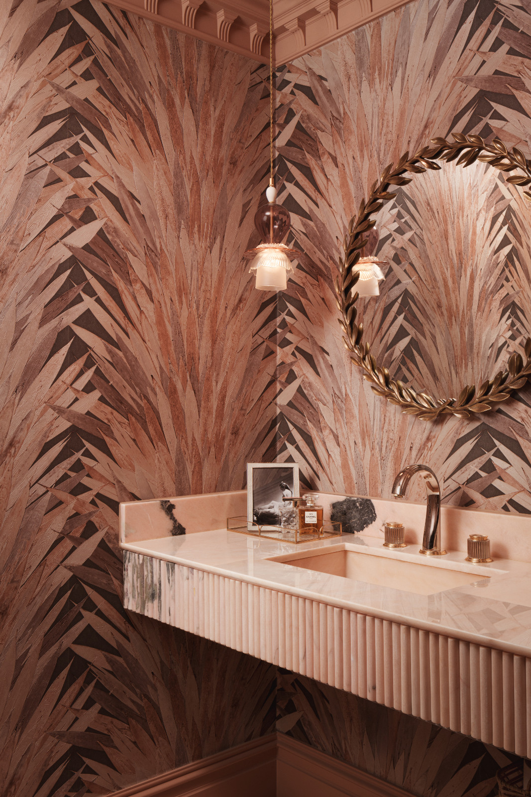 Dynamic textures in the powder room of a Hertfordshire, England property designed by Vastu Interior Design to include elements of Vastu Shastra, India's ancient architectural science