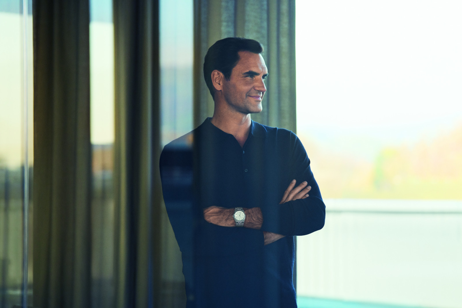 Roger Federer wears a Land-Dweller 40 in a
white Rolesor version.