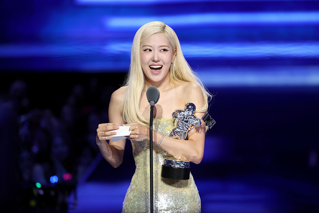 ELMONT, NEW YORK - SEPTEMBER 07: Rosé accepts the Song of the Year Award for "APT" with Bruno Mars onstage during the 2025 MTV Video Music Awards at UBS Arena on September 07, 2025 in Elmont, New York. (Photo by Manny Carabel/Getty Images for MTV)