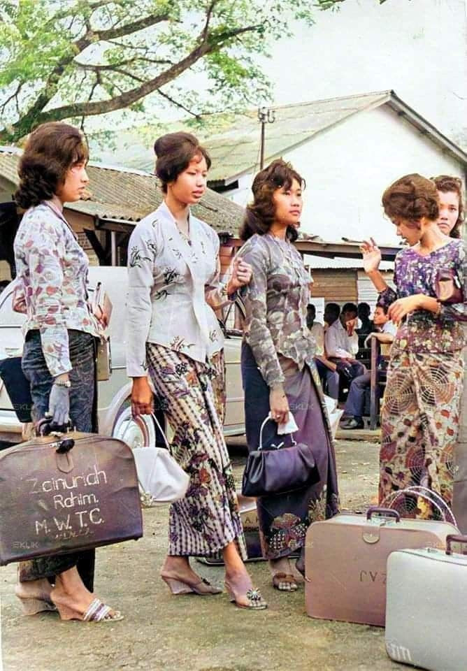 When batik meets classic 1950s style.
