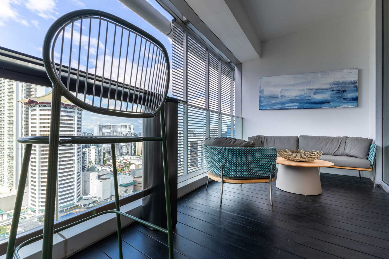 The balcony was designed as a comfortable extension
of the living space