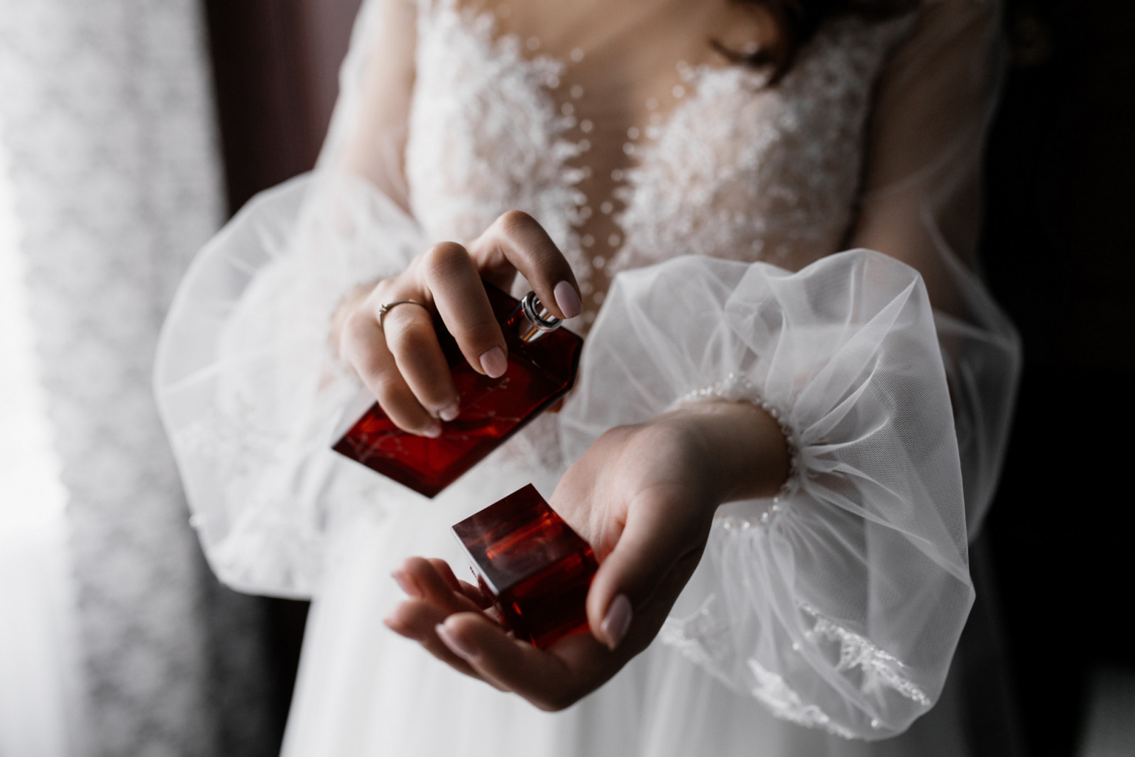 There’s more to wearing fragrance than choosing a scent. These guidelines show how to make it work effortlessly in any situation (Photo: Freepic.diller/Freepik)