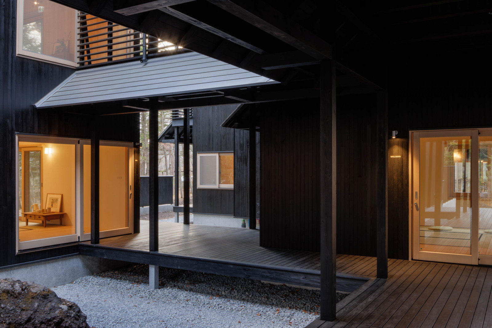 Covered walkways (engawa) connect the pavilions at SSH No.03 (Photo: Kenichi Suzuki)