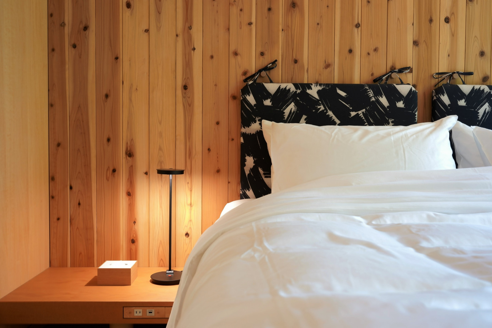Guest room at SSH No.02 with hinoki cypress wall panelling (Photo: Hiroyuki Hirai)