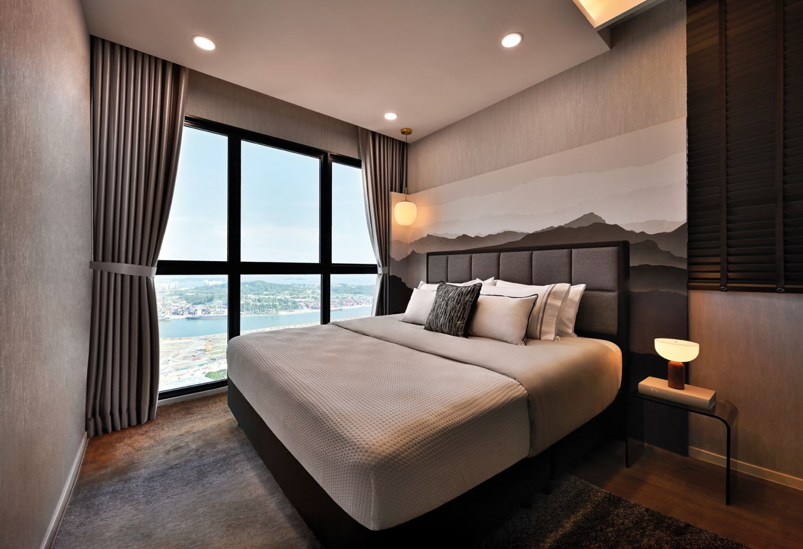 An accent feature behind the headboard acts as a stunning canvas with its depiction of a misty mountainous landscape (Photo: EK Yap)