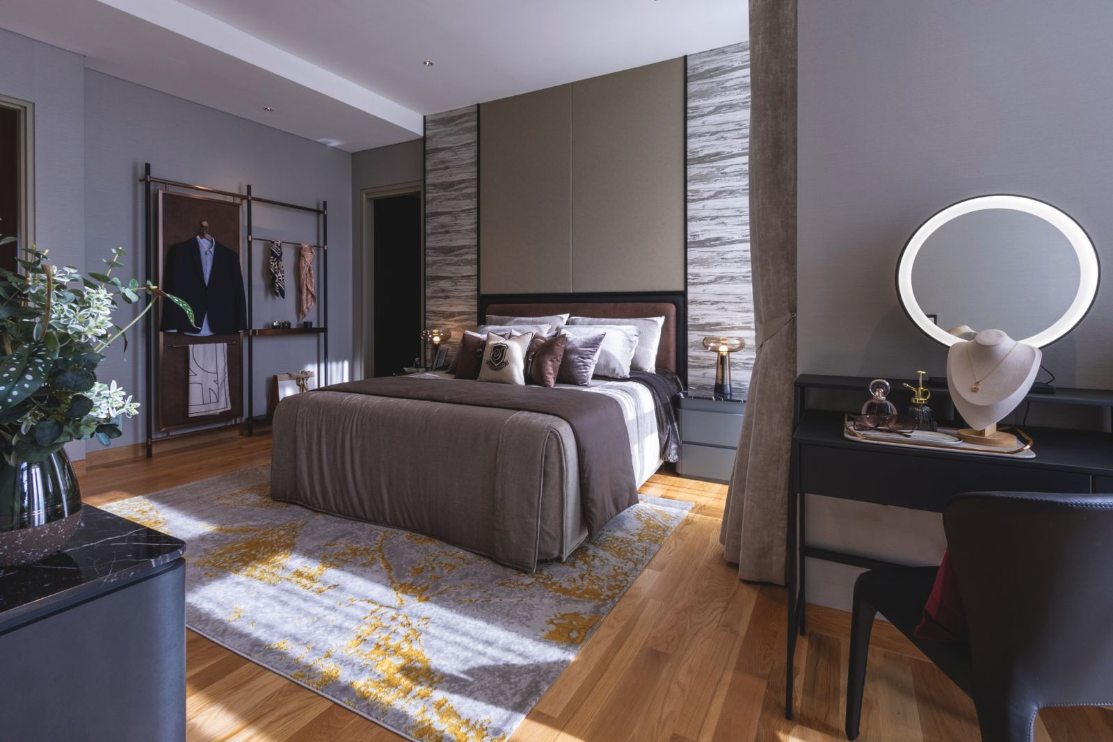 The understated master bedroom exudes a restrained opulence (Photo: SuMisura)