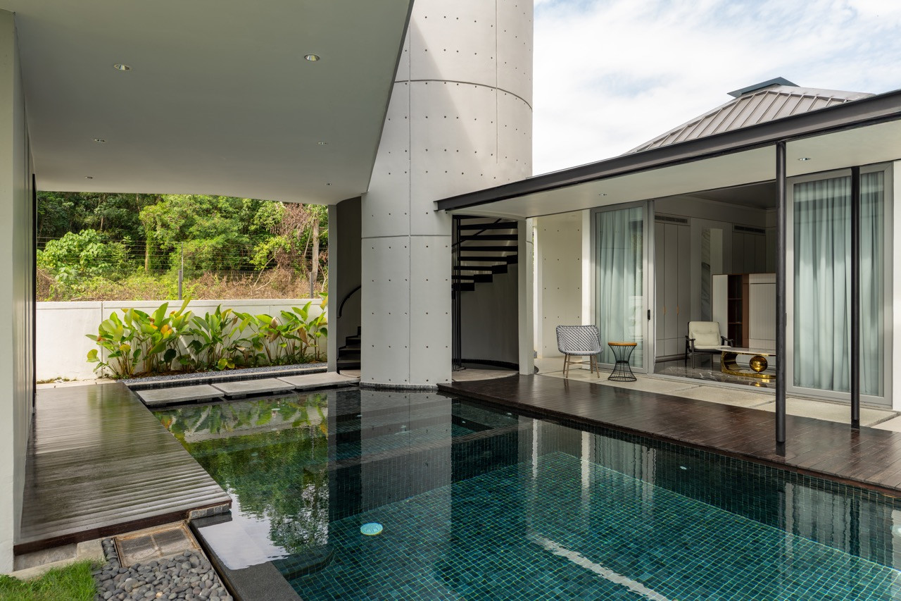 The lap pool organises the site, connecting the separate pavilions