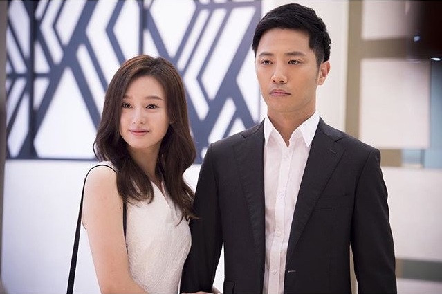 In ‘Descendants of the Sun’, an army doctor and a soldier fight military hierarchy and family opposition to maintain their deep, unshakable loyalty. (Photo: IMDB)