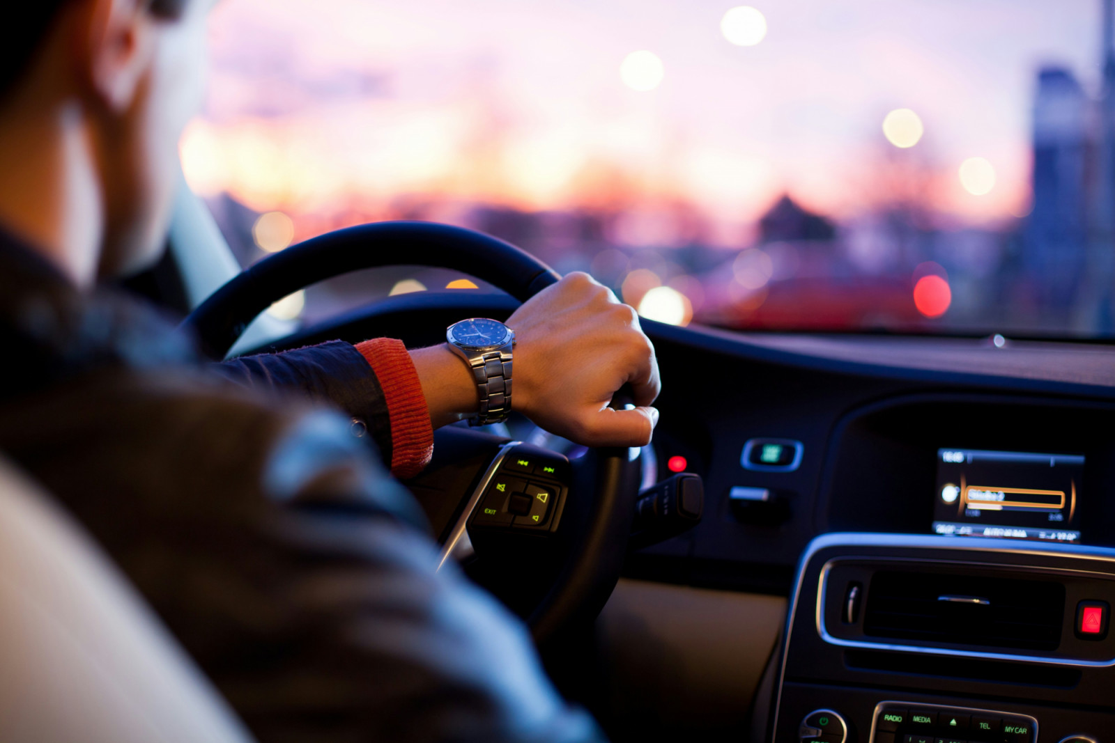 Even with an international driving permit, you must present your original driver’s licence to stay compliant abroad. (Photo: Why Kei / Unsplash)