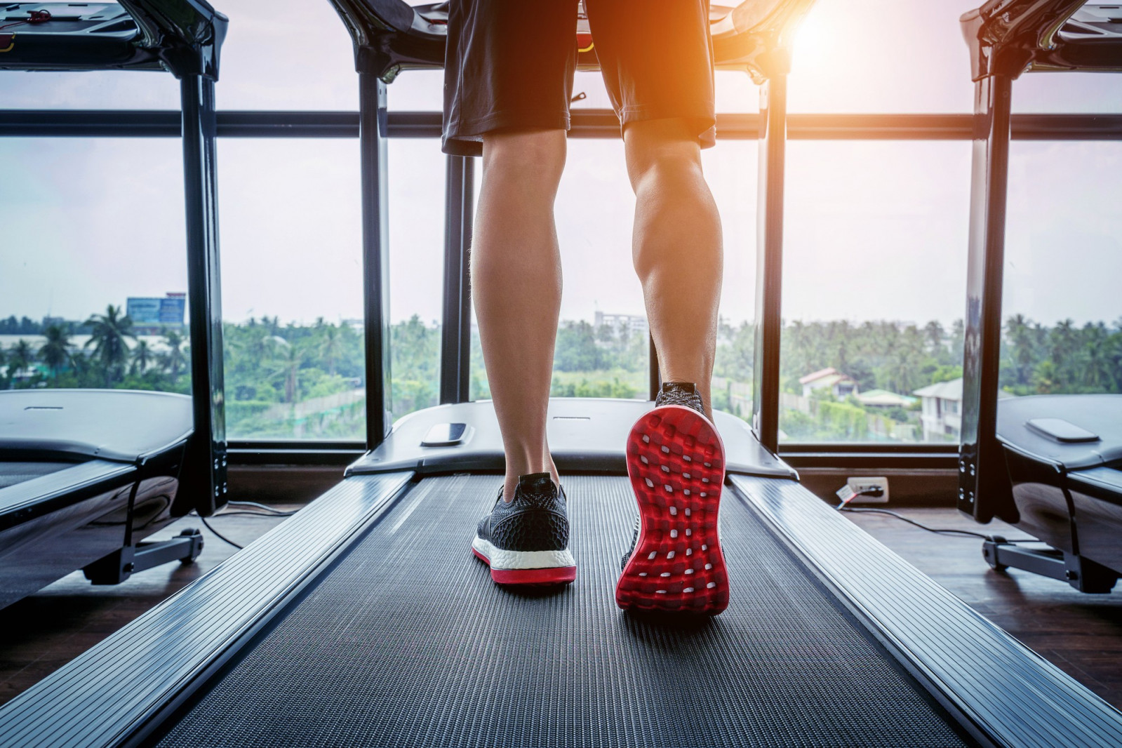 6-6-6 walking is a structured, time-based routine that promotes cardiovascular health and consistency with manageable daily walks (Photo: Freepik)