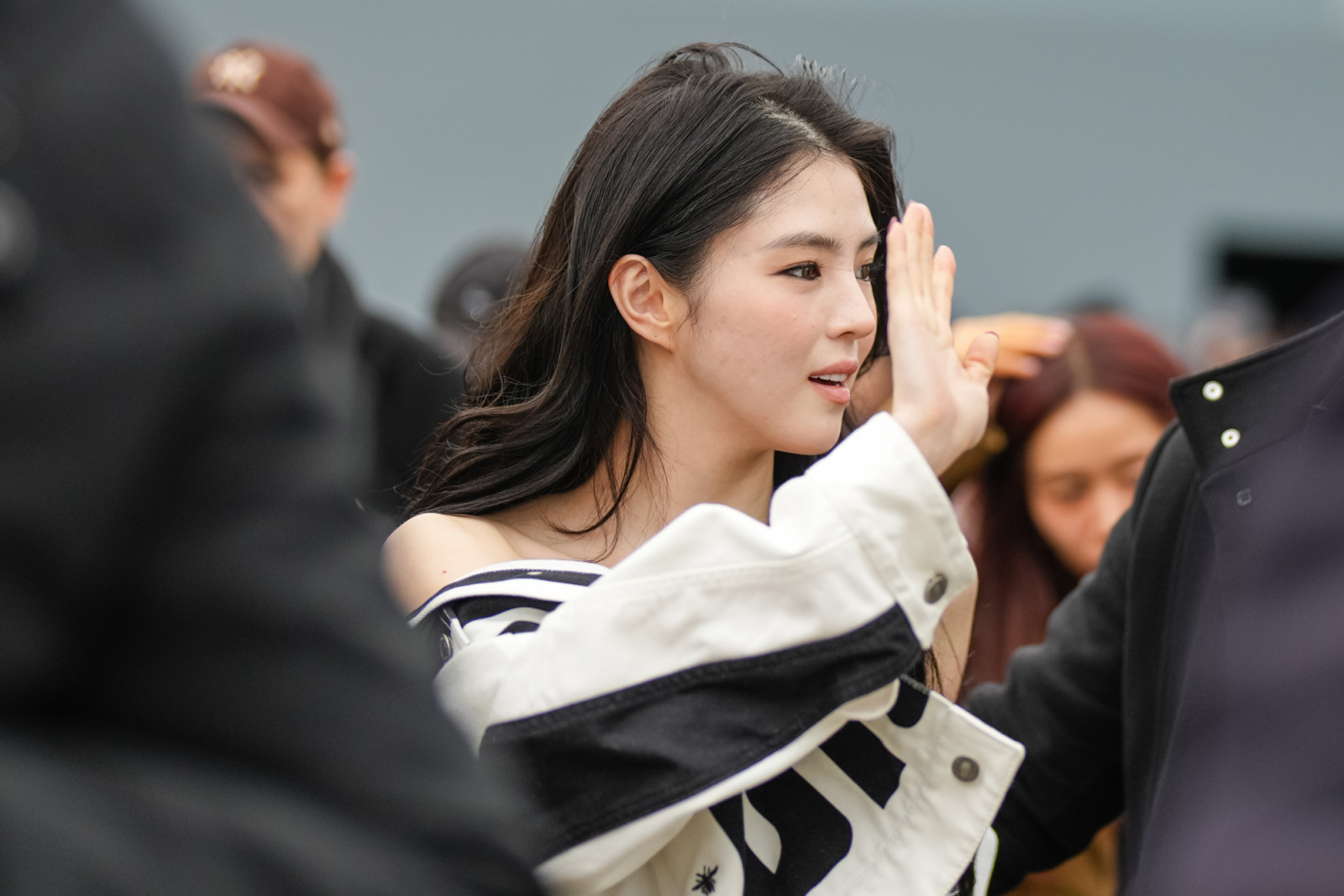 PARIS, FRANCE - JANUARY 24: Han So-Hee attends Dior Homme, during the Paris Fashion week Men’s Fall/Winter 2025-2026 on January 24, 2025 in Paris, France. (Photo by Edward Berthelot/Getty Images)