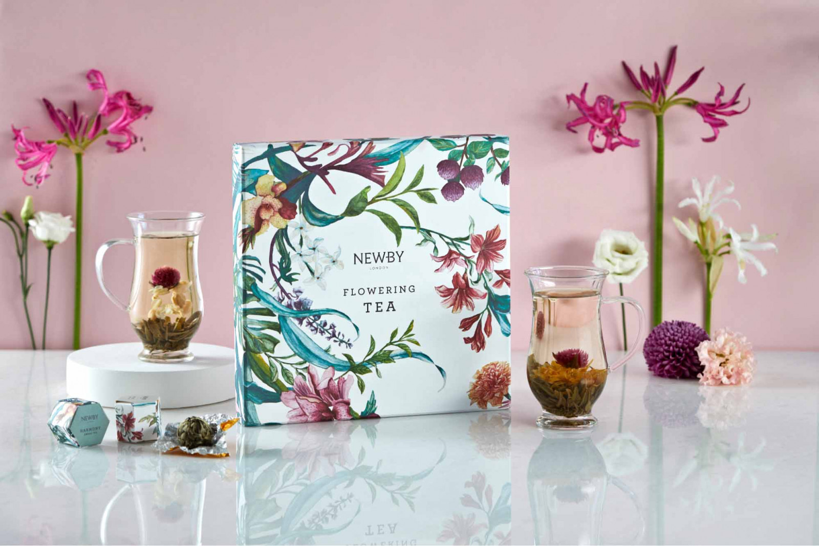 The Flowering Tea gift set comprises 20 hand-tied tea bulbs (Photo: Newby Teas)