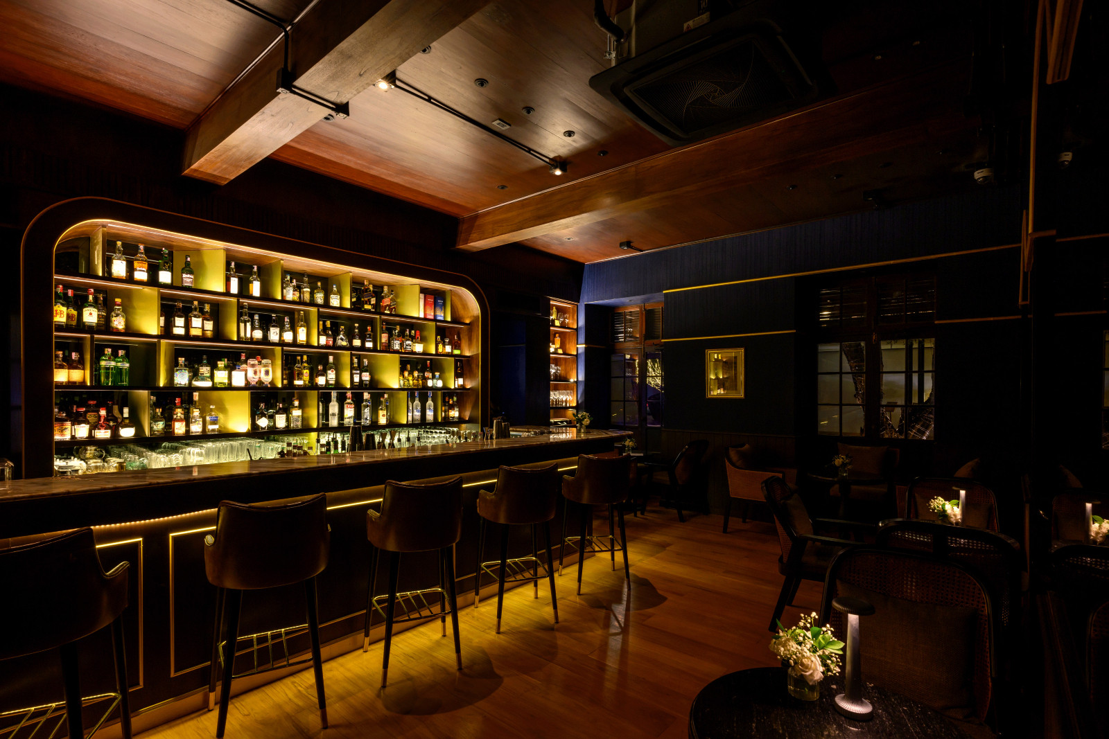 บรรยากาศ Brit Bar at 1921 House โรงแรมอนันตรา เชียงใหม่ รีสอร์ท