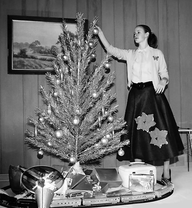 It was also in the 1950s that the aluminum tree was born (Photo: Pinterest)