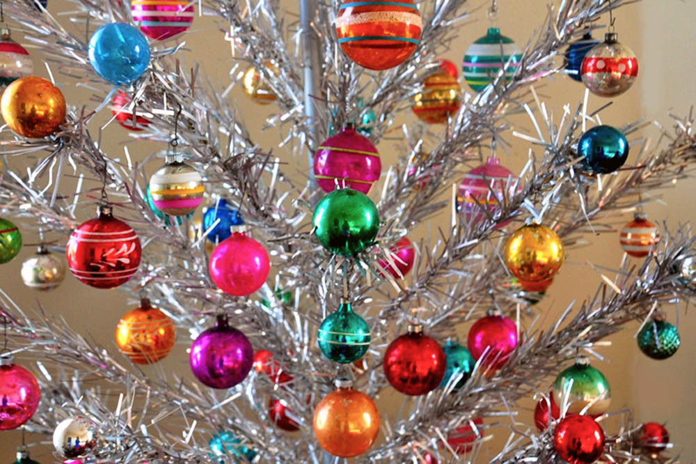 1960s–1970s: Bold colours and playful plastics: flocked trees and metallic icicles captured the era’s eclectic spirit (Photo: Outdoor Nativity Store)