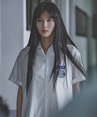 Another important characteristic of Ah-jin is that she’s unapologetic about how she’s turned out