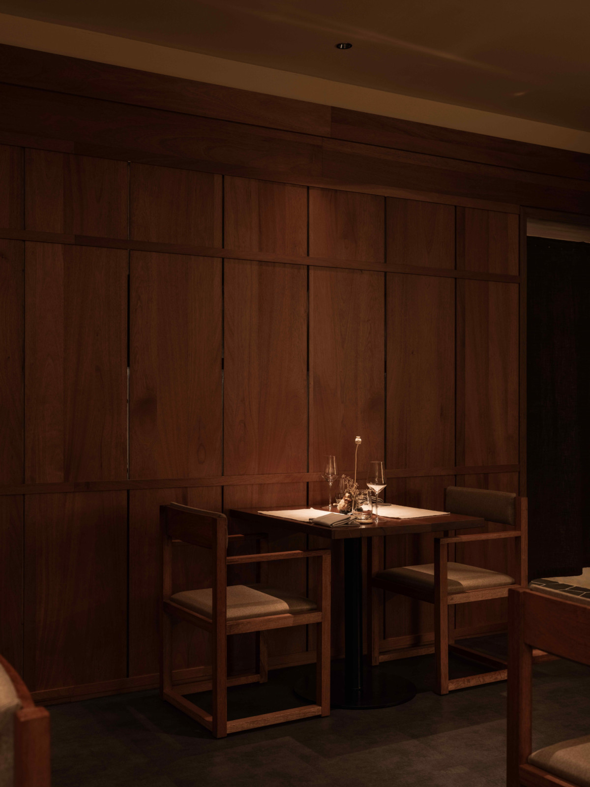 The comfort of worn timber exudes an organic, soulful character (Photo: TWJPTO)