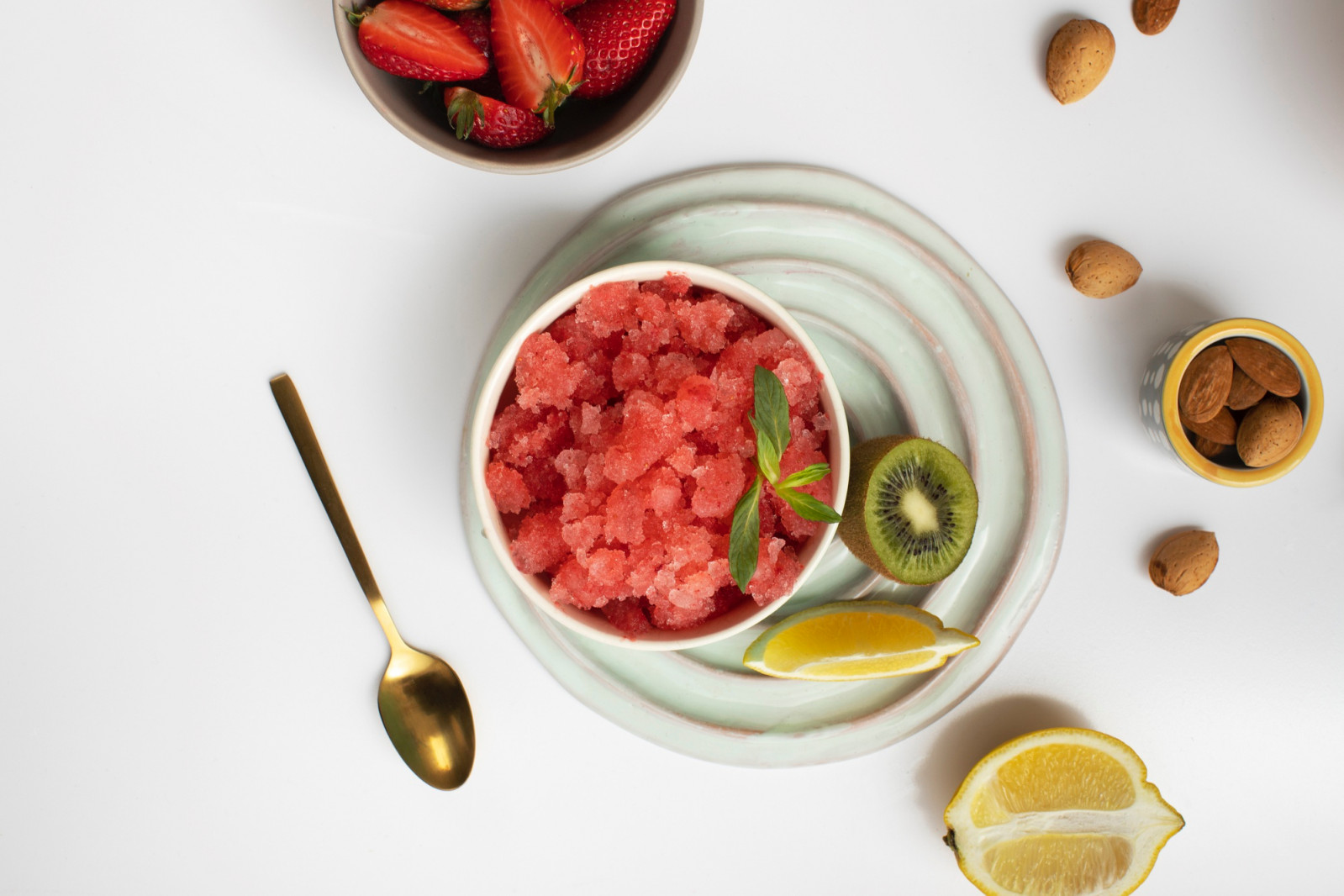 Granita with brioche is a Sicilian morning ritual in Palermo, blending chilled, lightly sweet textures with seasonal flavours (Photo: Freepik)
