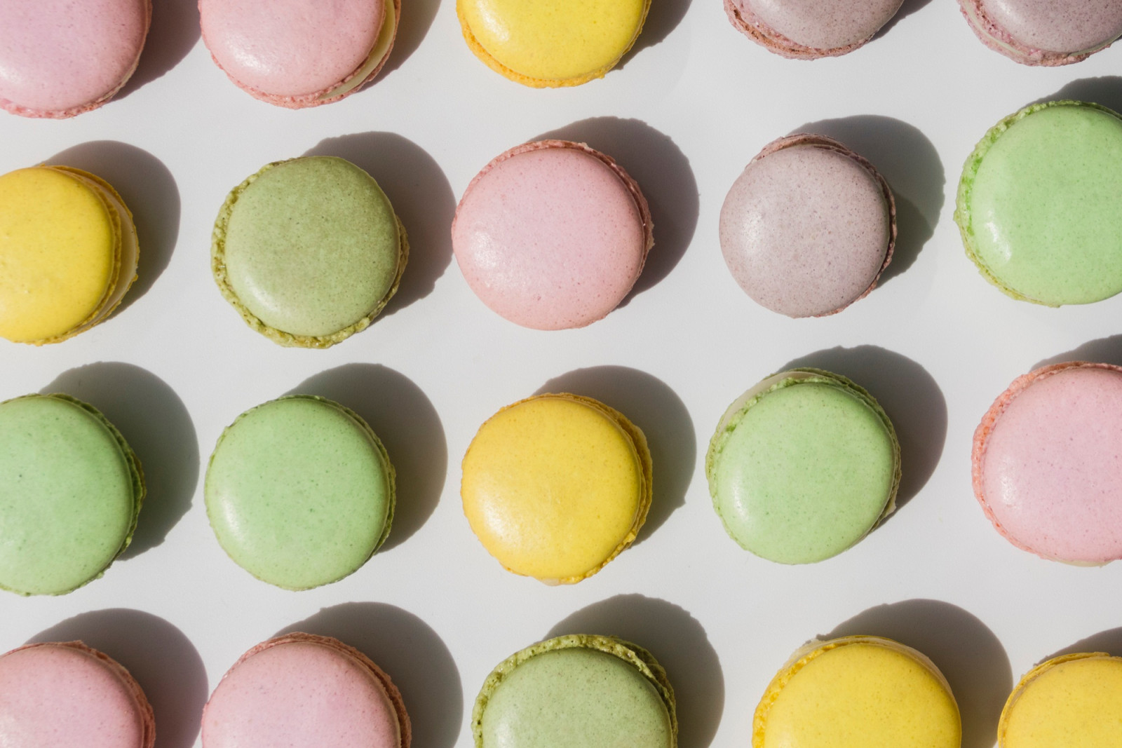 From macarons to mille-feuille, Parisian patisseries balance technique, presentation and seasonal ingredients in every dessert (Photo: Freepik)
