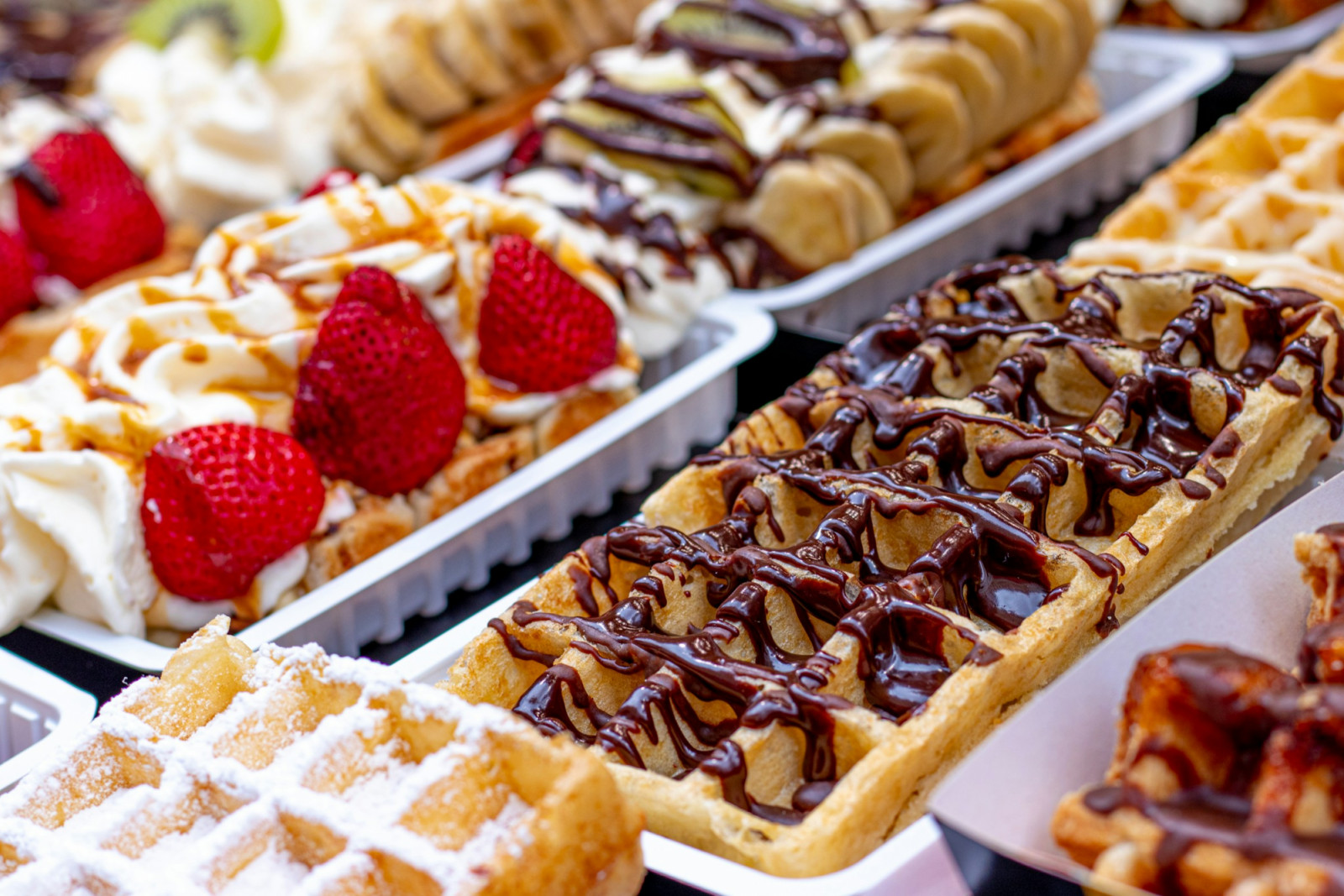 From artisanal pralines to fresh waffles, Brussels highlights dessert as both craft and a daily indulgence (Photo: Robby McCullough/Unsplash)