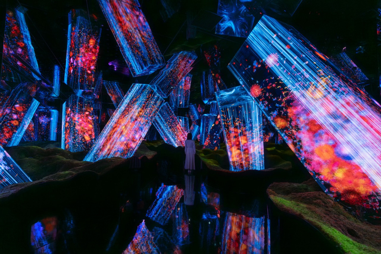 Megaliths present towering crystalline structures that fragment and refract projected light across the gallery (Photo: teamLab, Megaliths in the Eternal Existence of the Open Universe © teamLab)