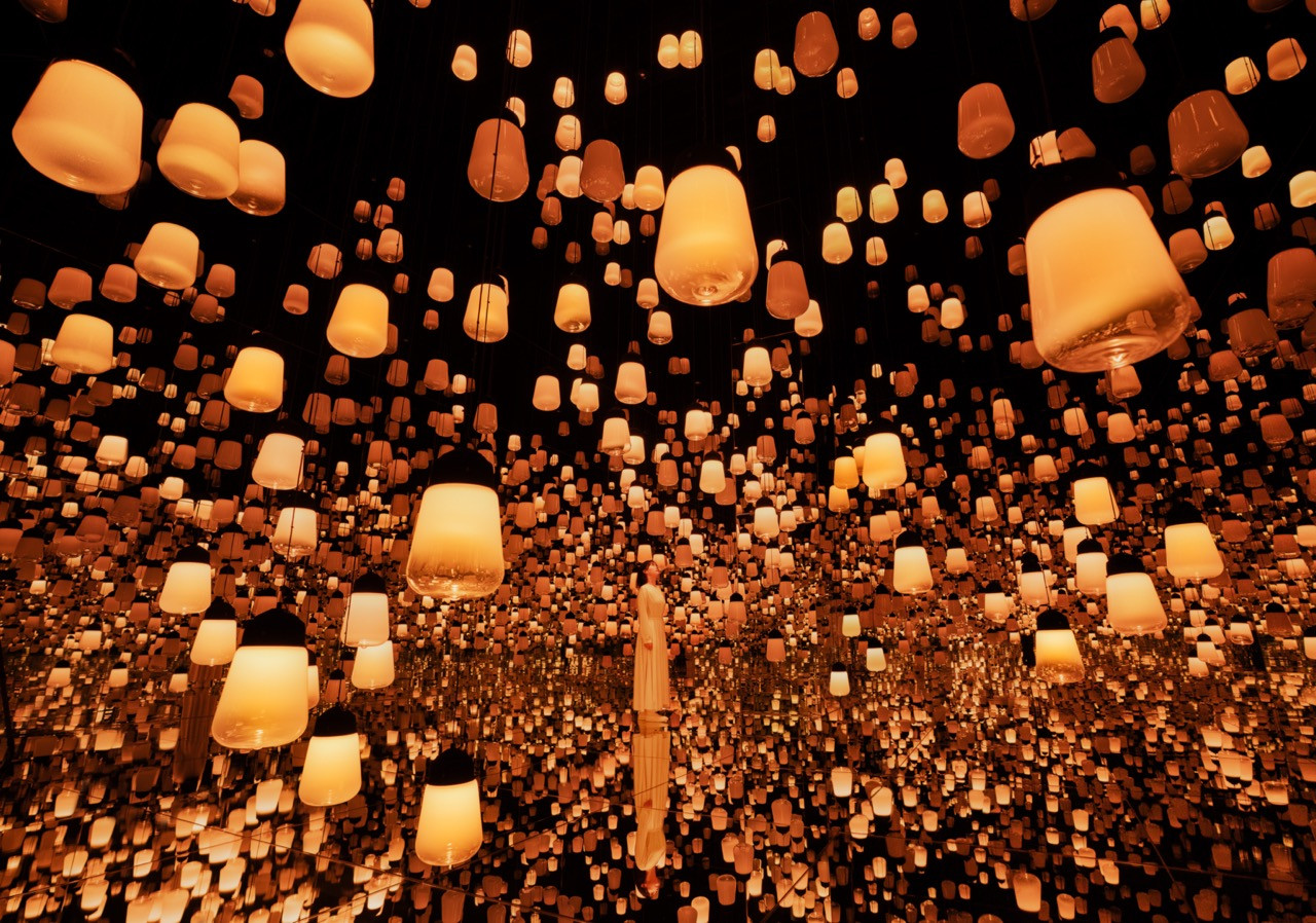 Forest of Resonating Lamps: One Stroke – A Year in the Mountains features hundreds of hanging lamps that change colour when visitors approach (Photo: teamLab, Forest of Resonating Lamps: One Stroke - a Year in the Mountains © teamLab)